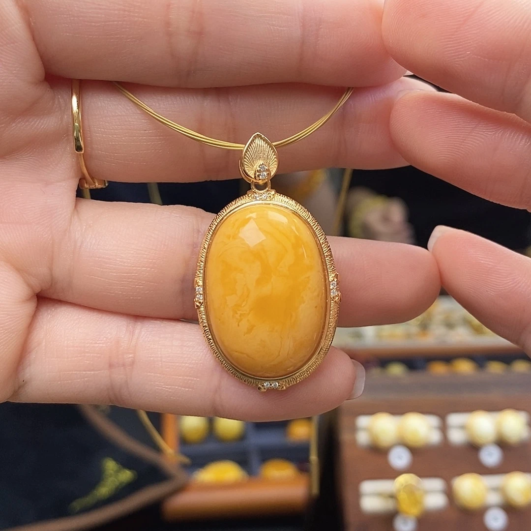 裸石琥珀未镶嵌成品