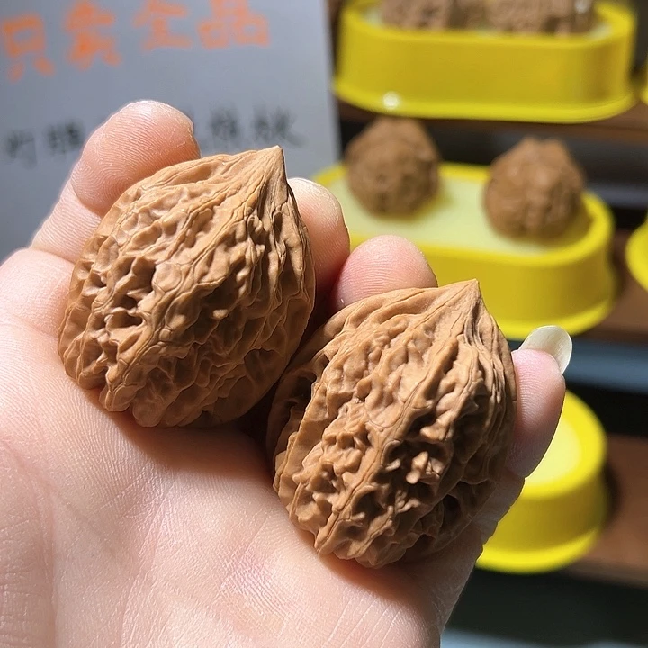 文玩核桃吊坠老鸡心