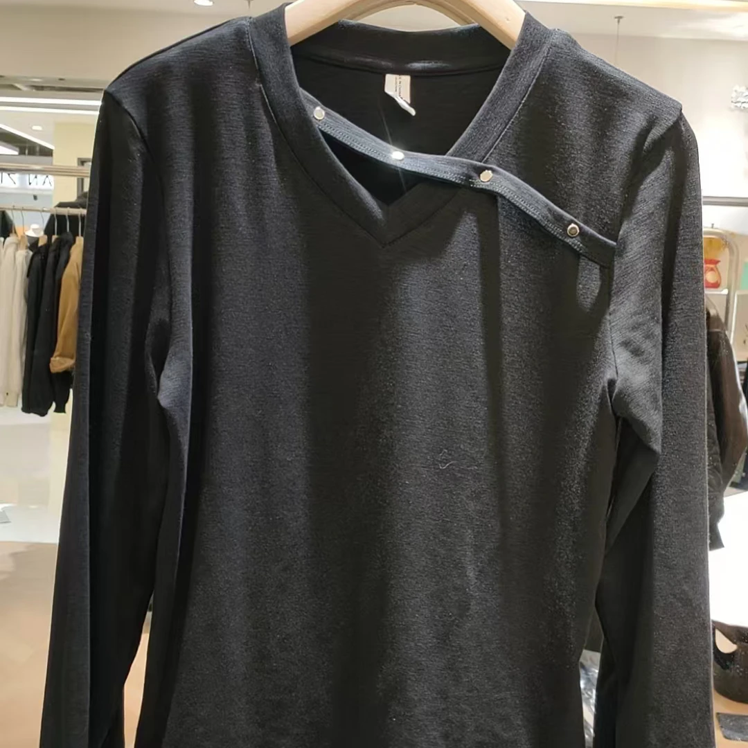 【女人家】6510秋款设计感V领长袖打底T恤百搭显瘦打底衫上衣