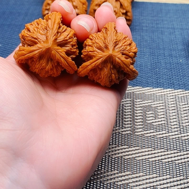 ****࿐文玩核桃吊坠三棱