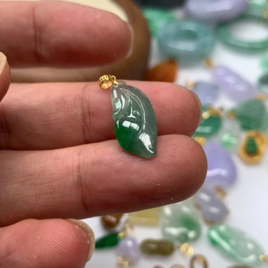 翡翠颈饰未镶嵌翡翠