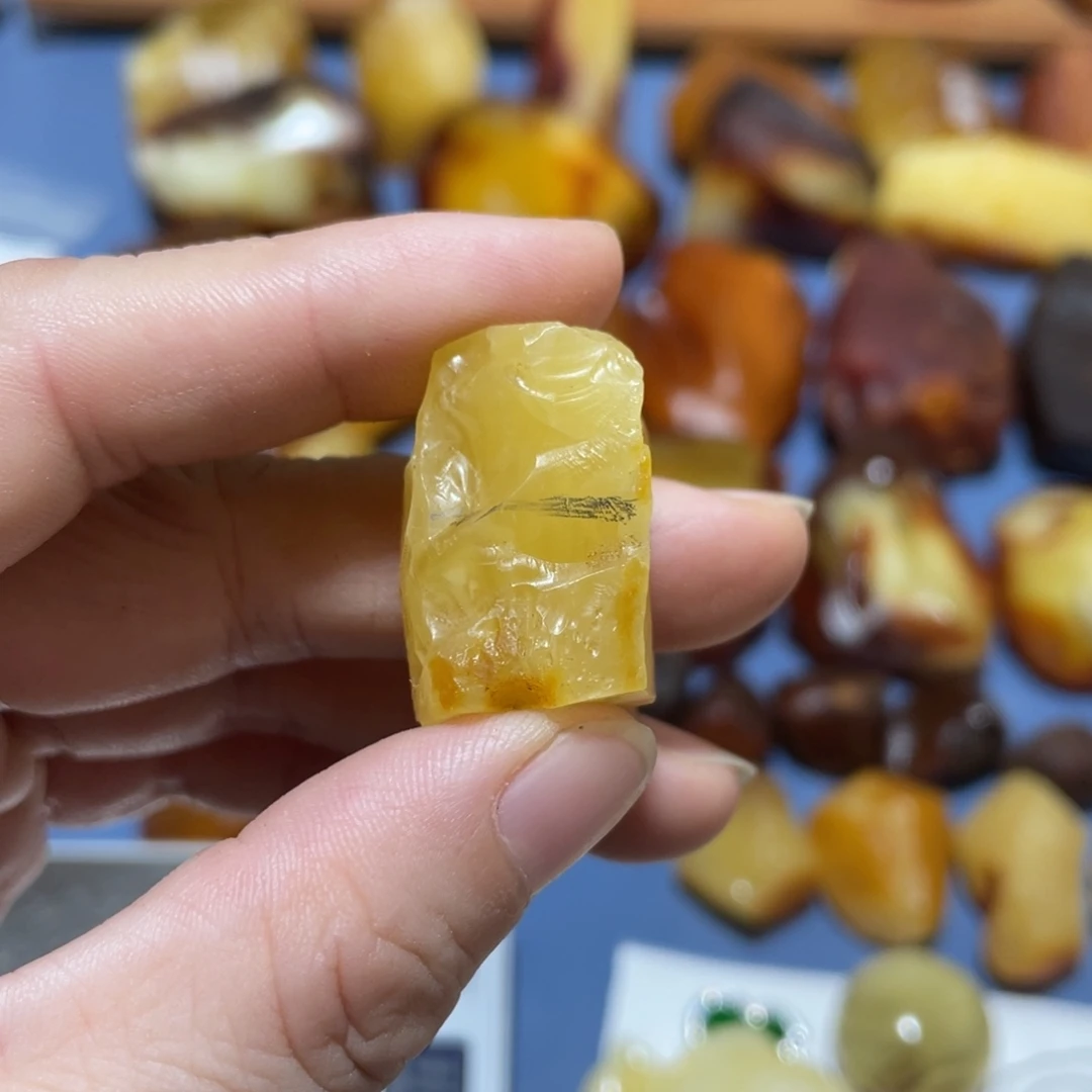 传***哥定制蜜蜡未镶嵌扣子