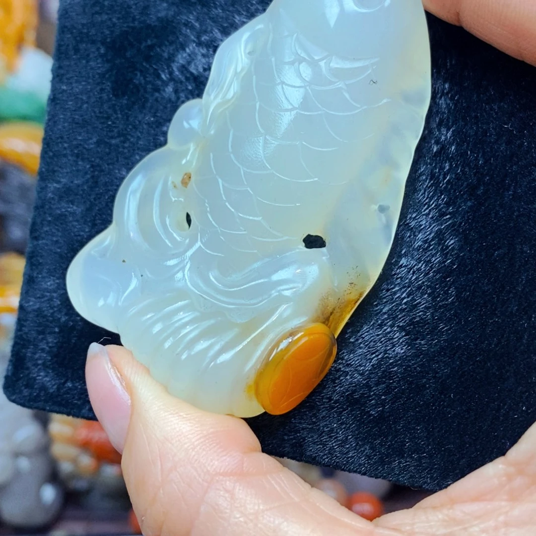 未镶嵌石英质玉（黄龙玉）颈饰