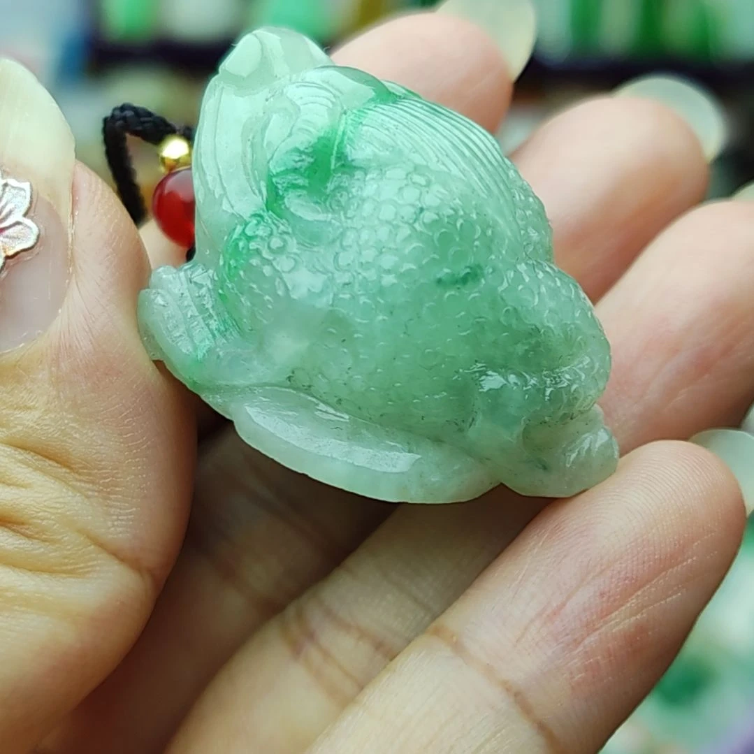 翡翠未镶嵌颈饰64