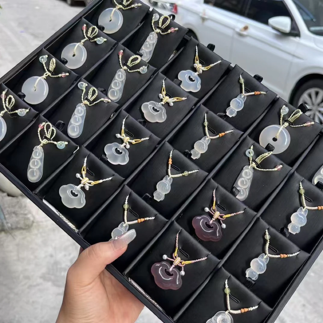 玛瑙玉髓挂件女款