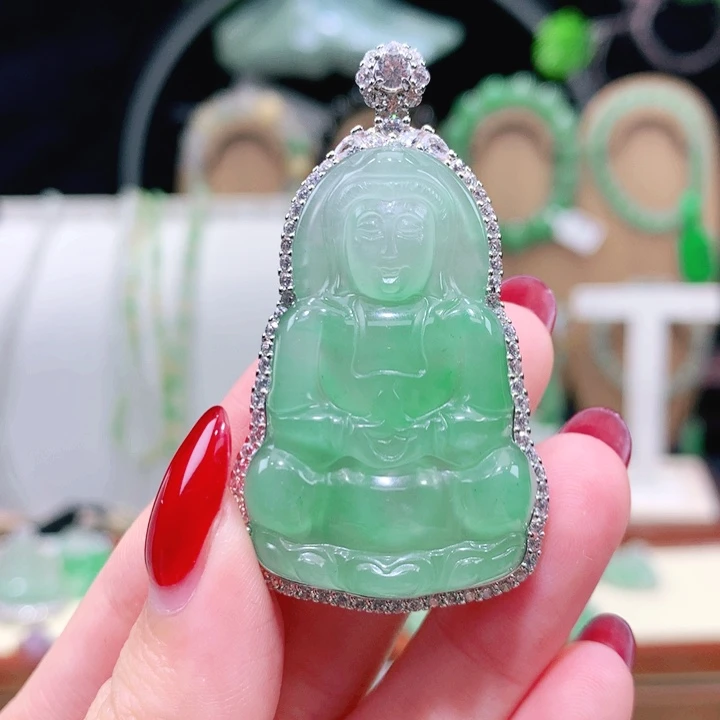石英质玉（非洲翠）未镶嵌颈饰