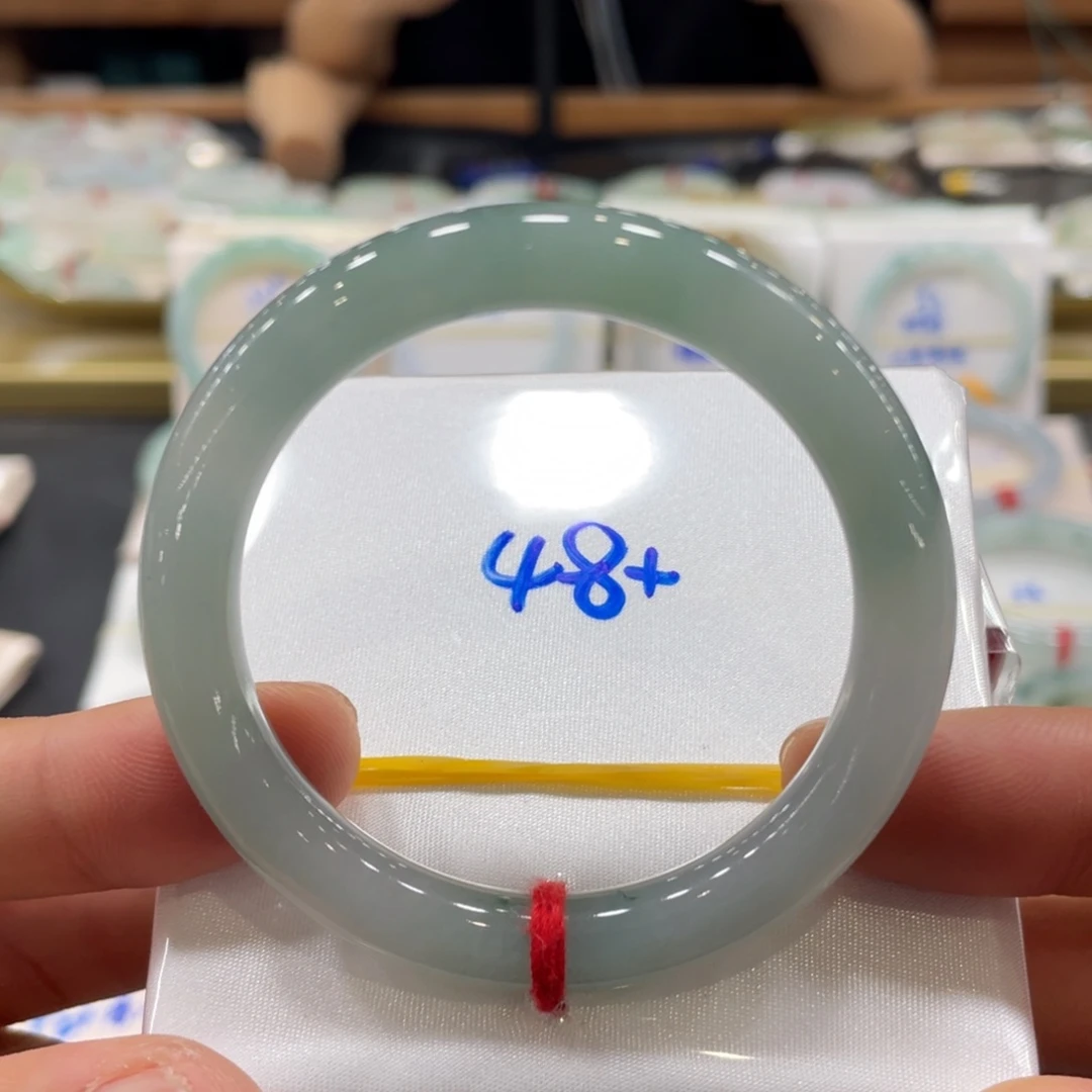 翡翠手镯未镶嵌翡翠手镯