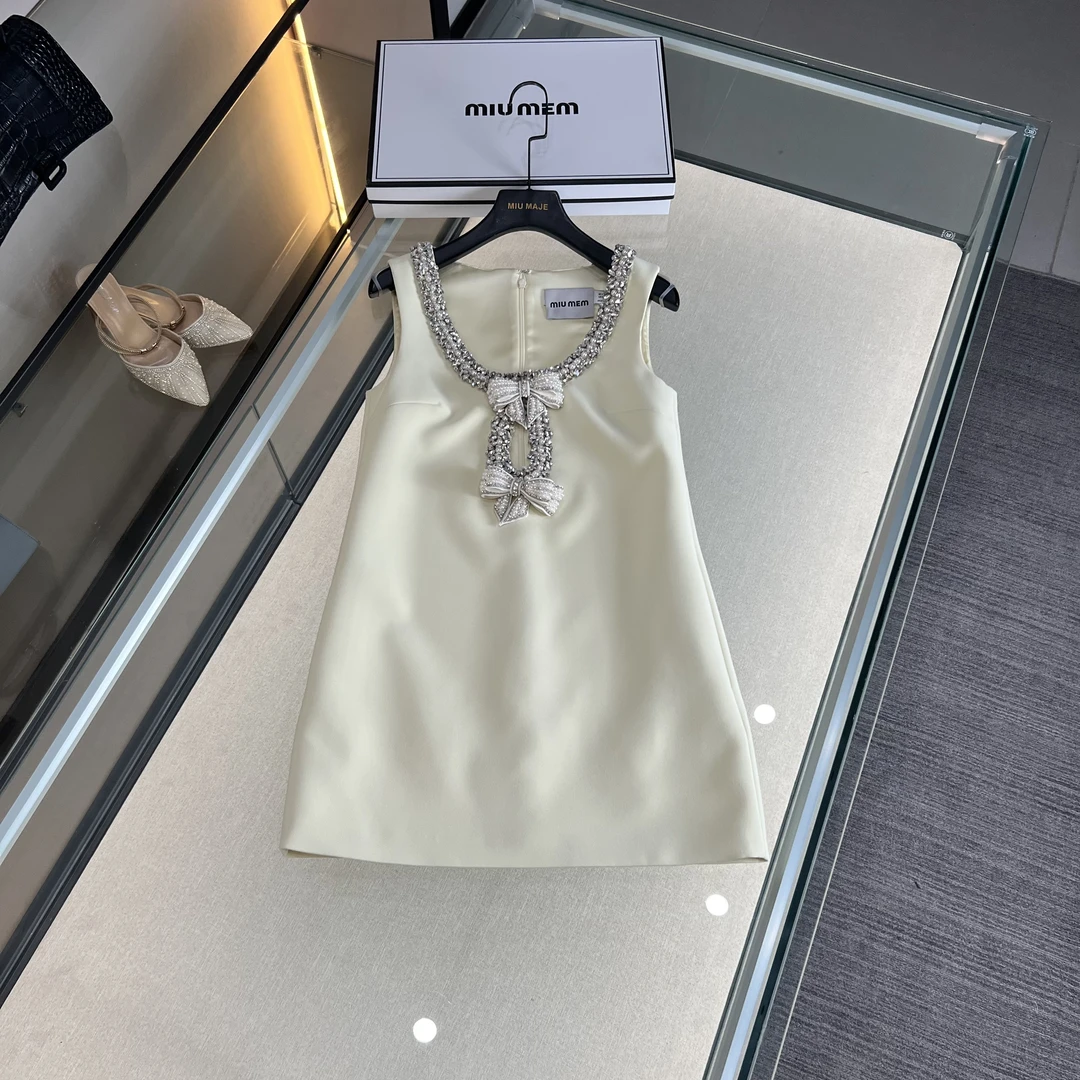 奶油黄P珍珠千金感吊带连衣裙MU3331