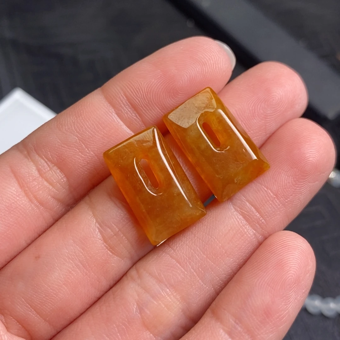 翡翠未镶嵌耳饰福贝