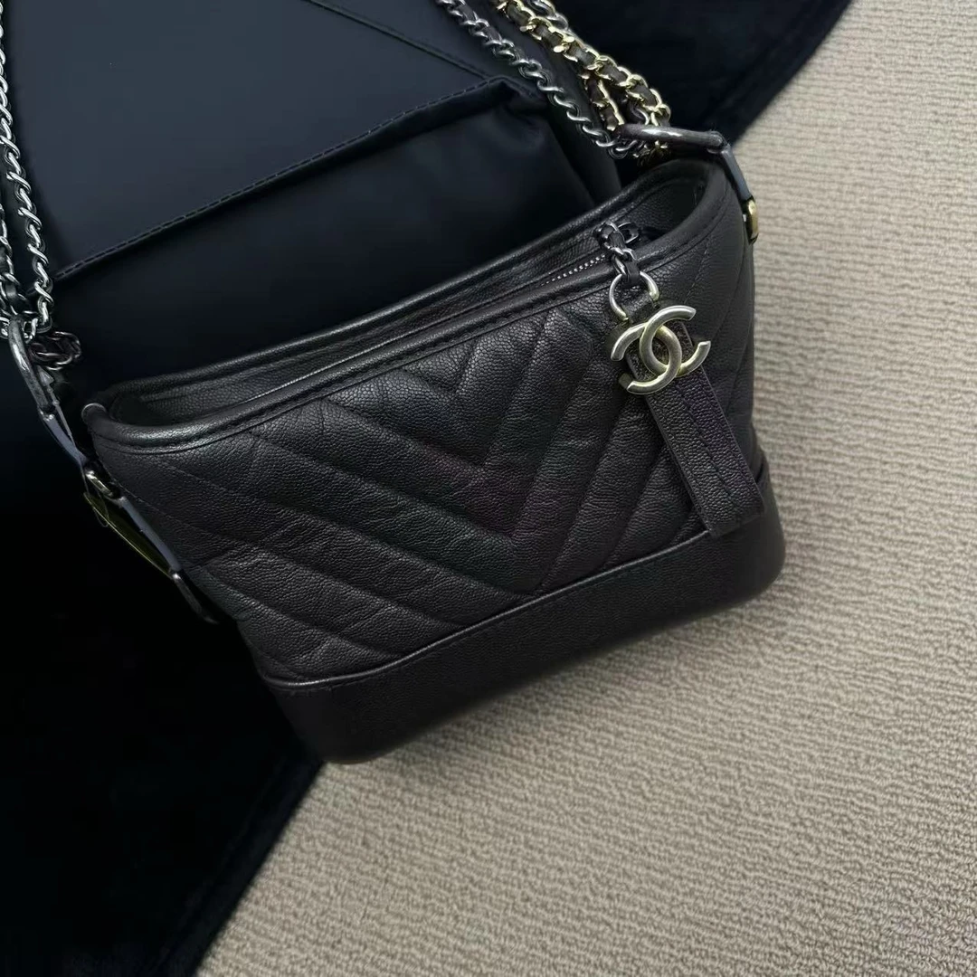 Chanel/香奈儿 单肩包 小号黑金v纹流浪 fb6435/2502