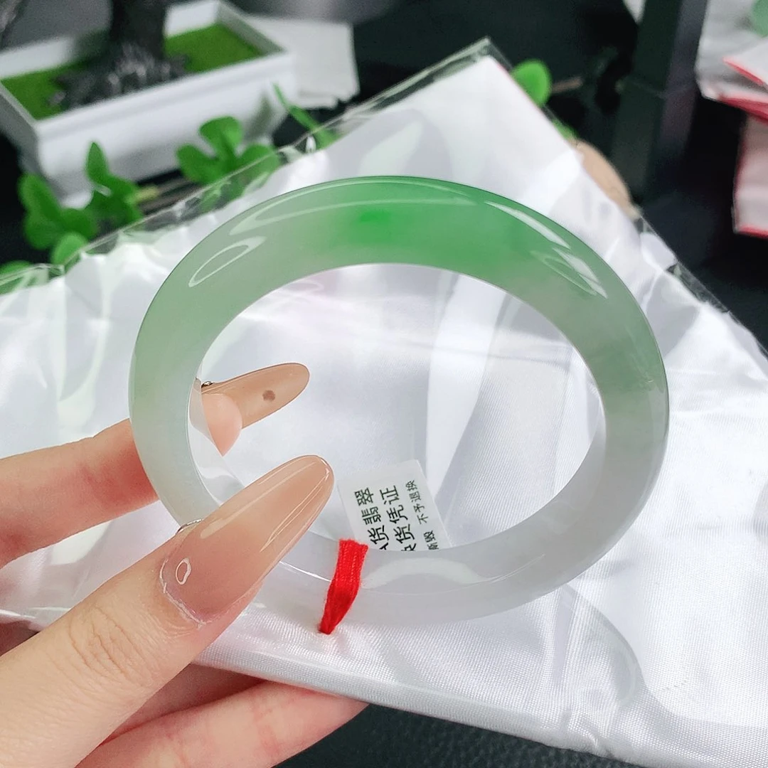 翡翠手镯未镶嵌57圈