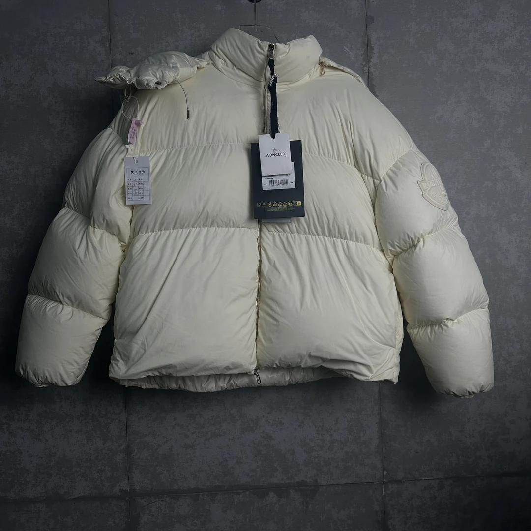 未使用 MONCLER 全新未使用/2*1/联名款米白色羽绒服/17490
