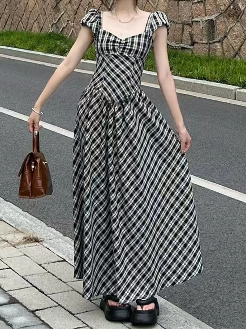 大码女法式格子连衣裙复古方领泡泡袖夏2025新款高级气质a字长裙