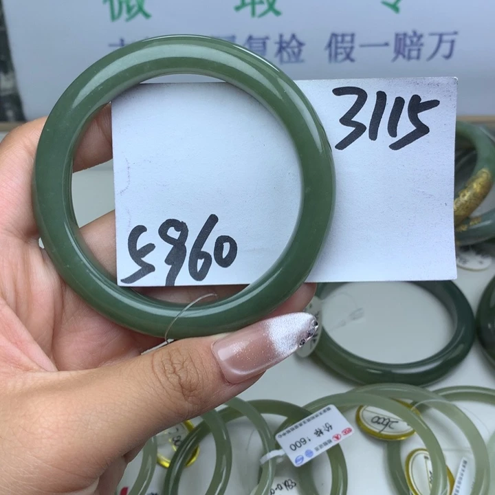未镶嵌手镯和田玉