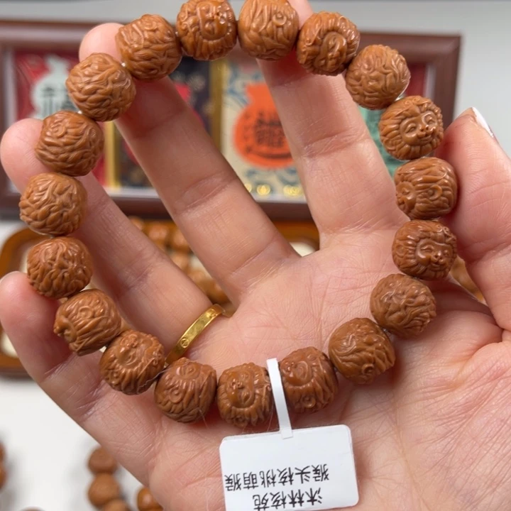 玮***手串猴头核桃萌猴