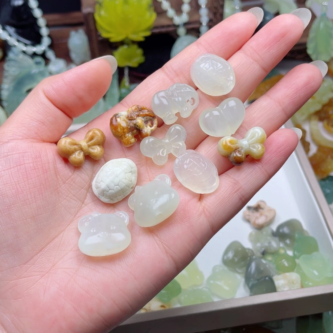 *****蛇纹石玉未镶嵌颈饰