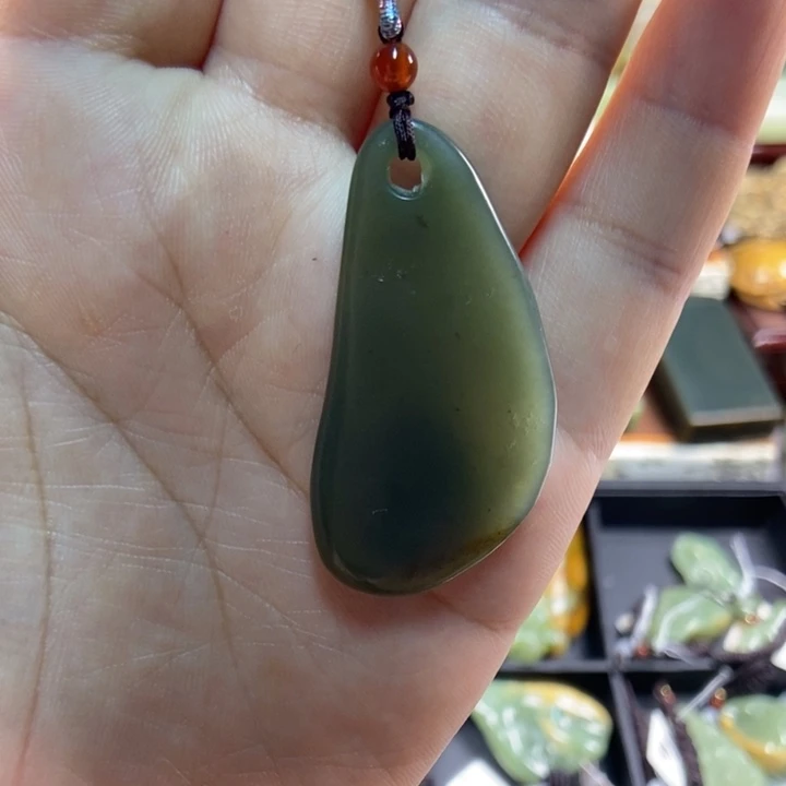 透闪石质玉未镶嵌吊坠(赠链)