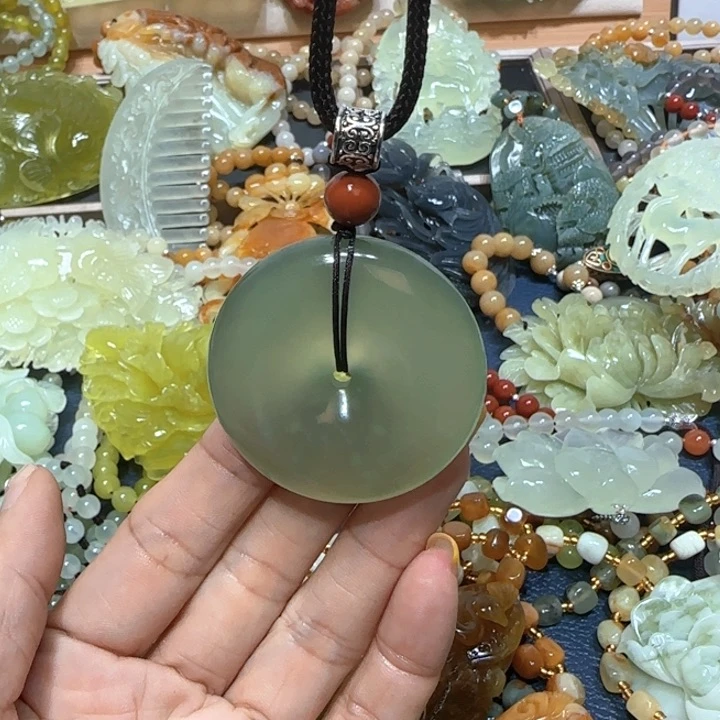合金蛇纹石玉吊坠