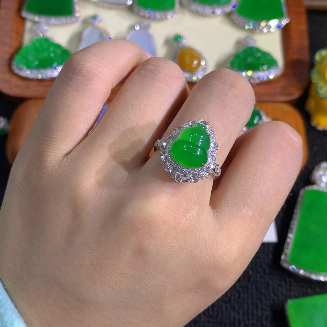 翡翠18K金镶嵌戒指