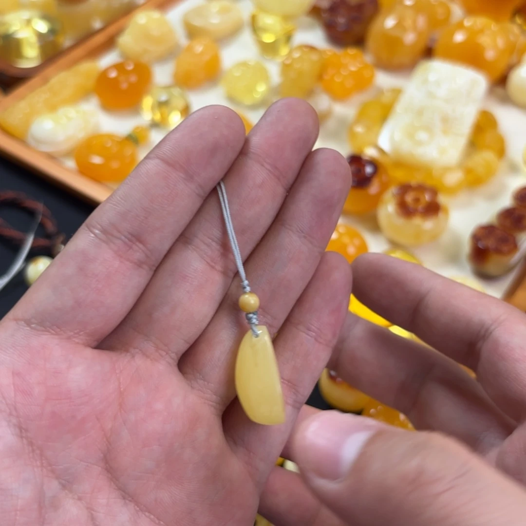 蜜蜡未镶嵌裸石水滴