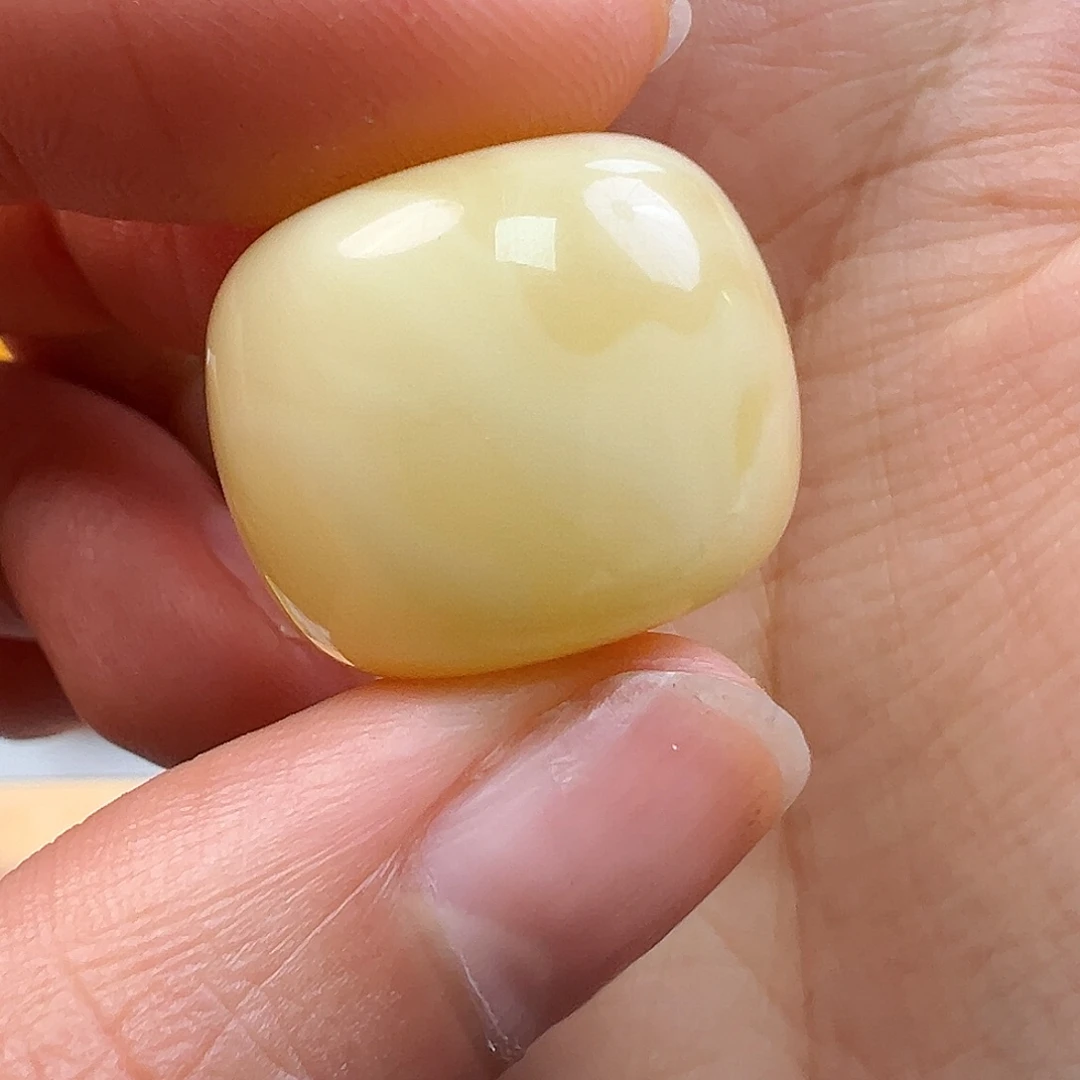 蜜蜡未镶嵌珠宝奇石