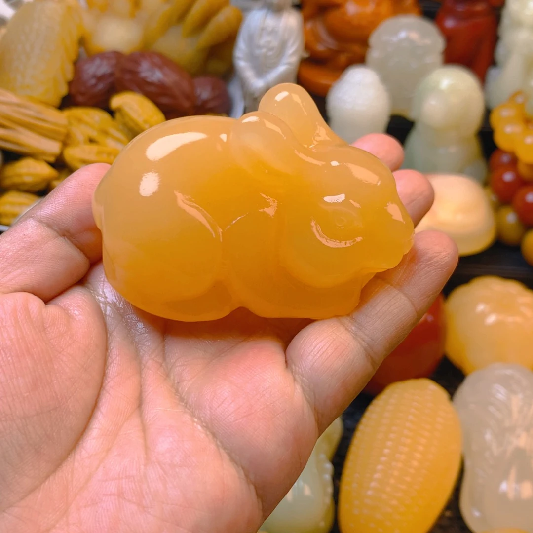 ?****新疆五彩石兔兔