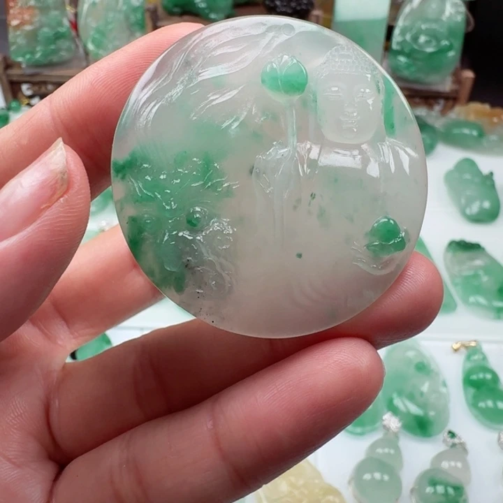 颈饰未镶嵌石英质玉