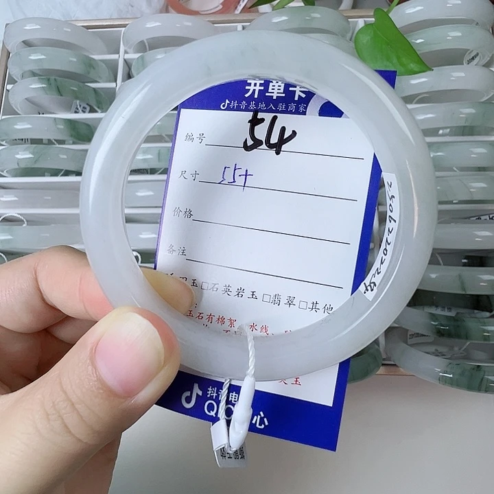 未镶嵌手镯石英质玉