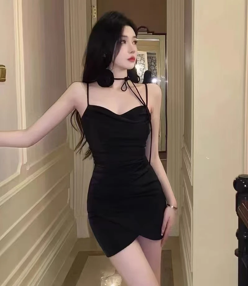曲线主义吊带连衣裙女2025年新款黑色短款小个子修身显瘦包臀裙夏