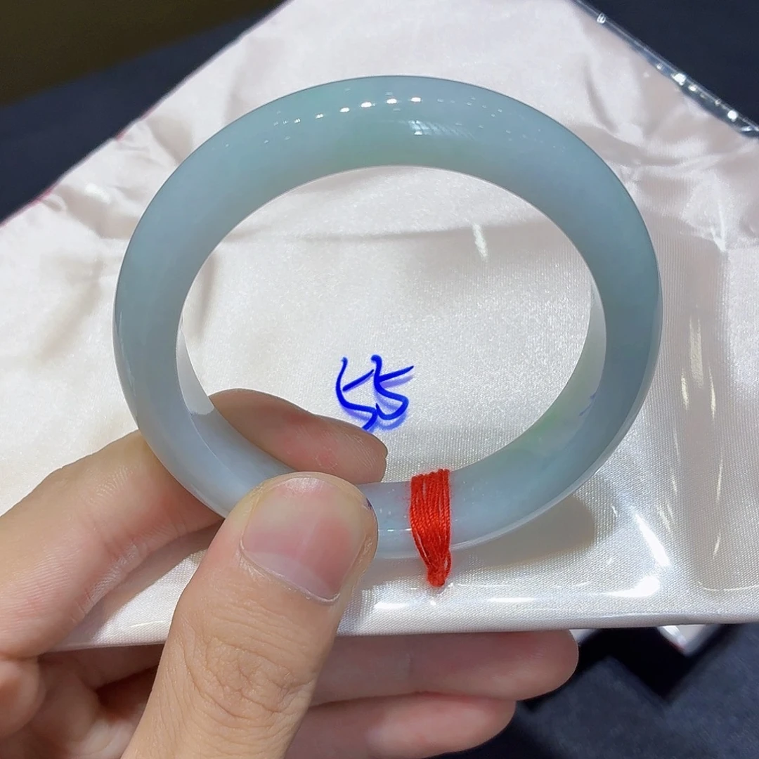 翡翠手镯未镶嵌翡翠手镯