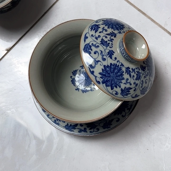 青花缠枝莲元宝盖碗