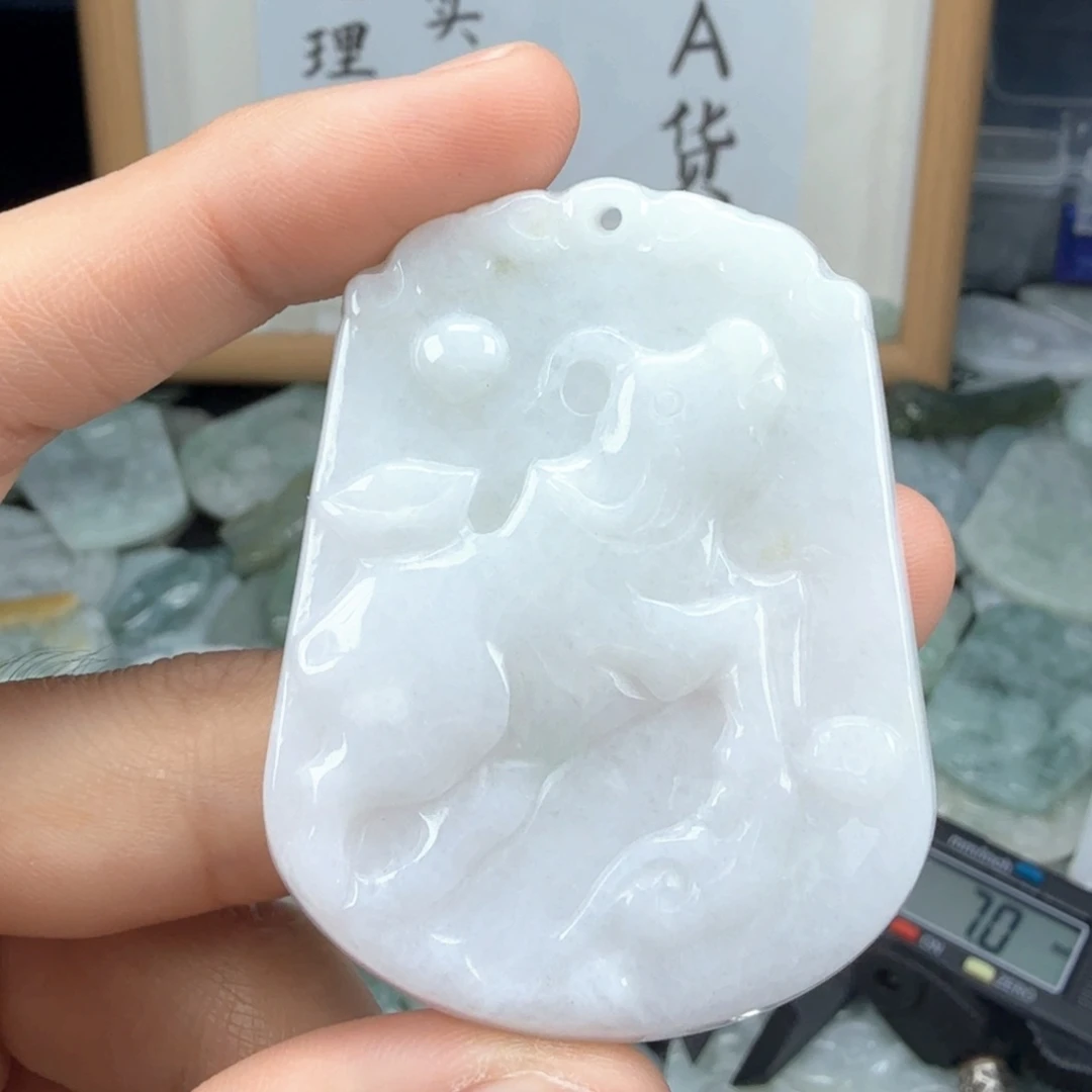 翡翠挂件未镶嵌翡翠