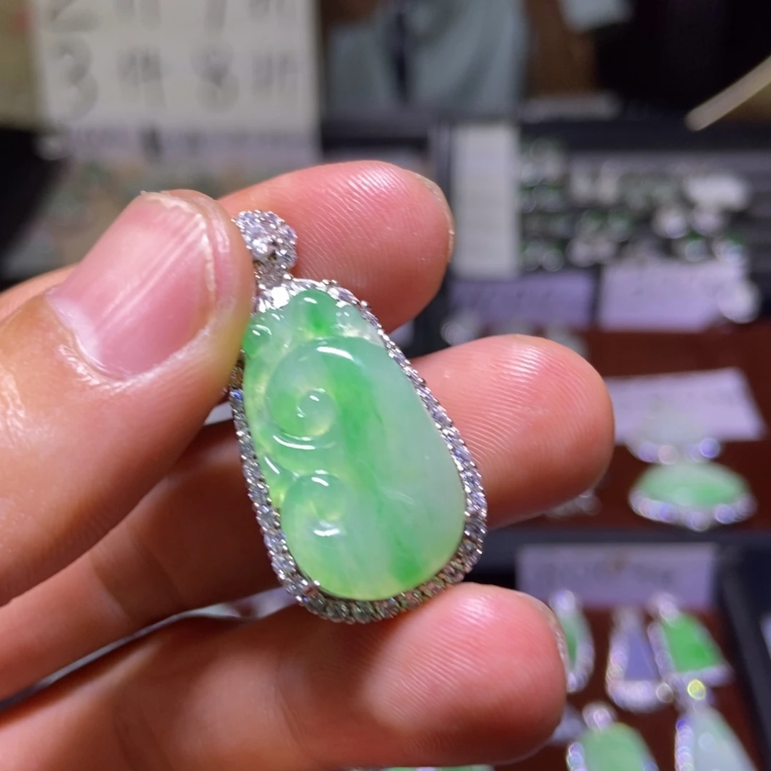 ****g颈饰银S925镶嵌翡翠