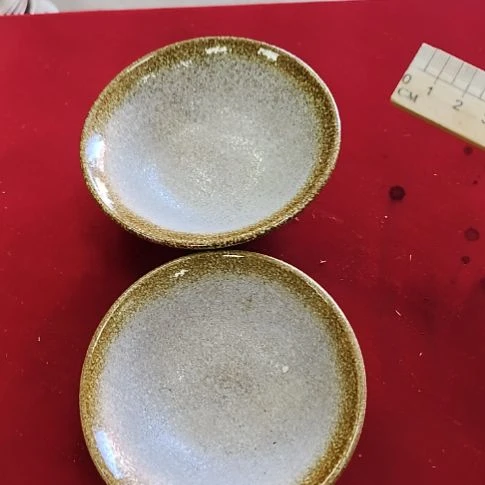 瓷片瓷片，各种摆件，均有瑕疵。沙锅！