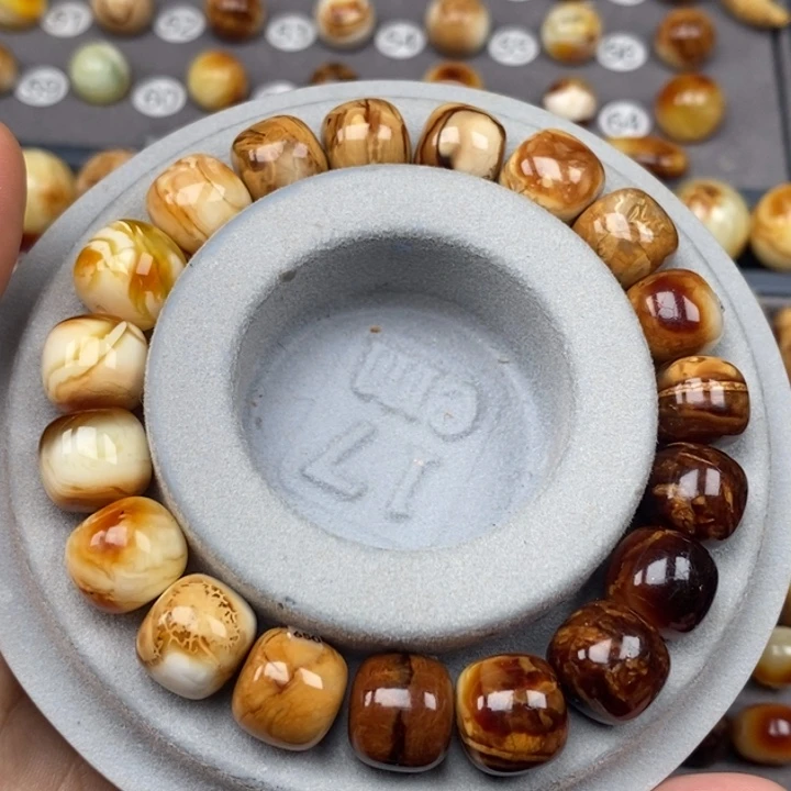 琥珀颈饰未镶嵌老型