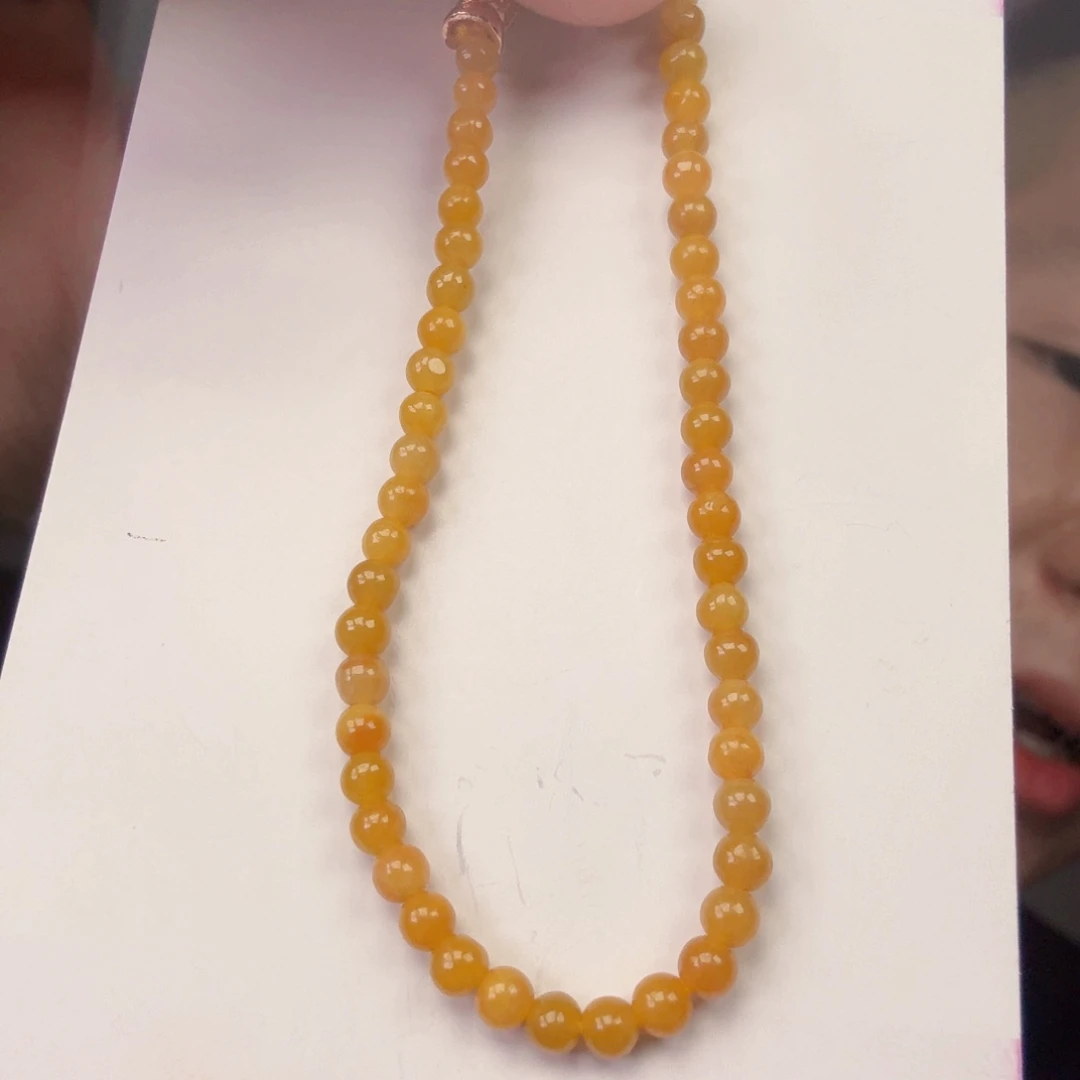 翡翠未镶嵌颈饰一件