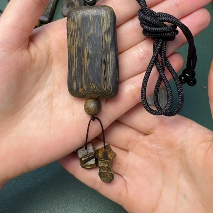 沉香手把件O*海南乌身圆叶牌牌老料11.8克