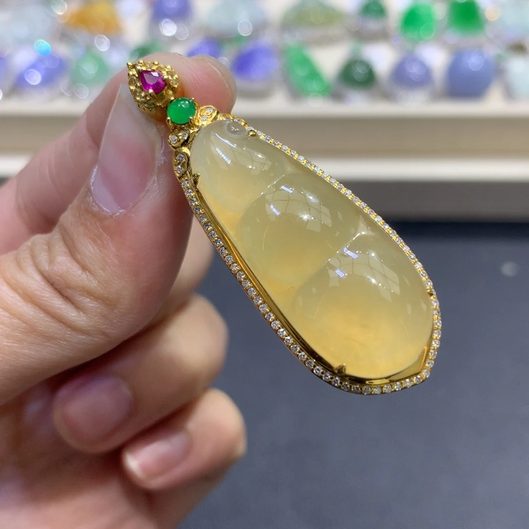 翡翠颈饰18K金镶嵌翡翠