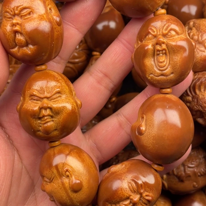 橄榄核吊坠老***哥橄榄核手持