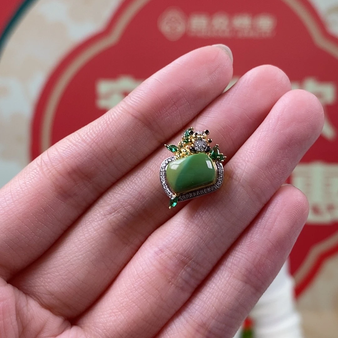 绿松石18K金镶嵌挂件