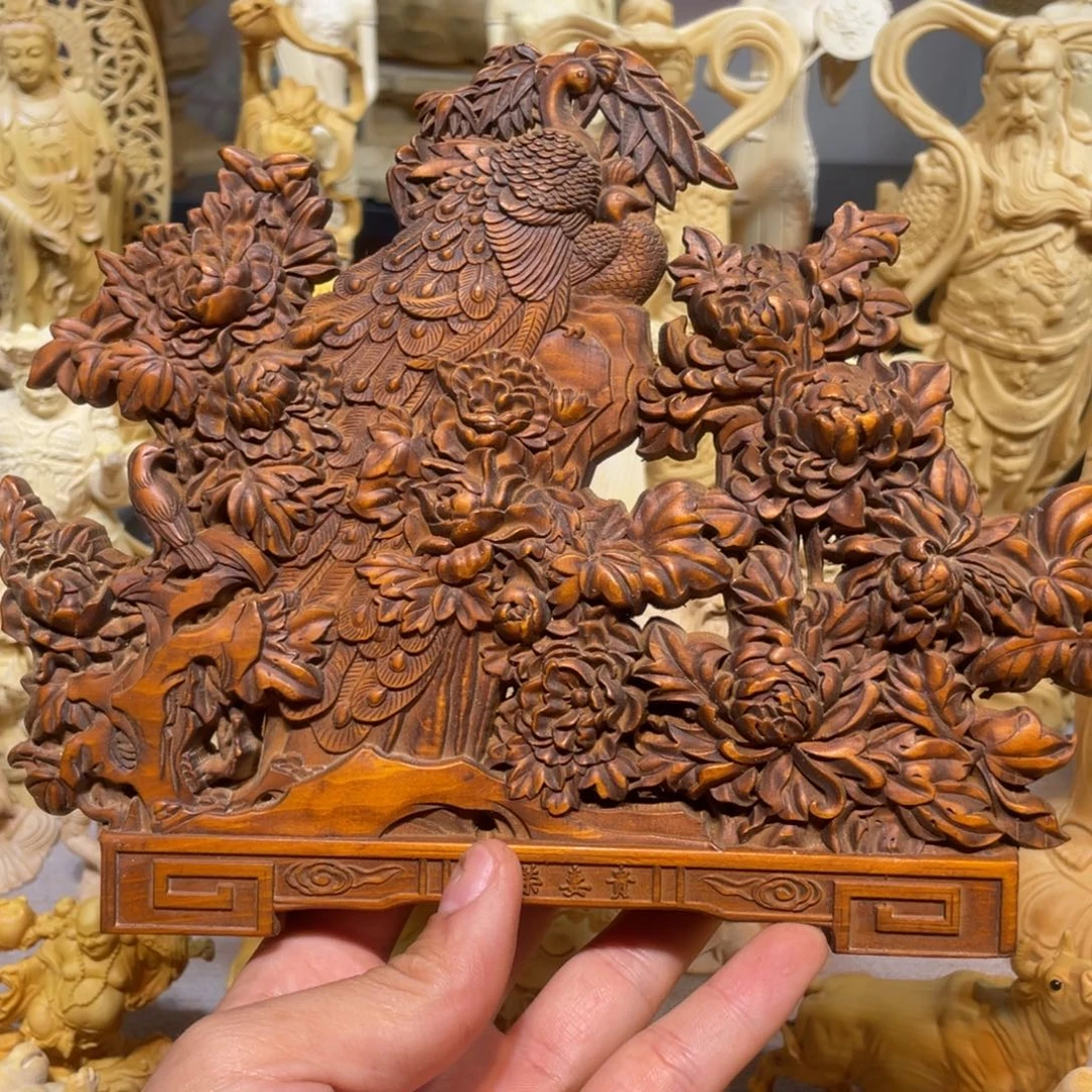 黄杨木做旧孔雀图