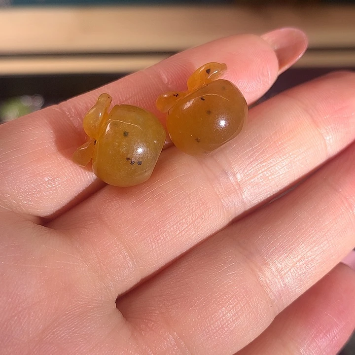 蛇纹石玉未镶嵌耳饰王*年