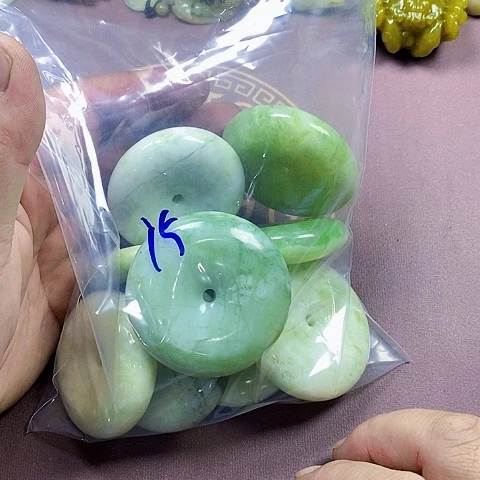 未镶嵌蛇纹石玉颈饰