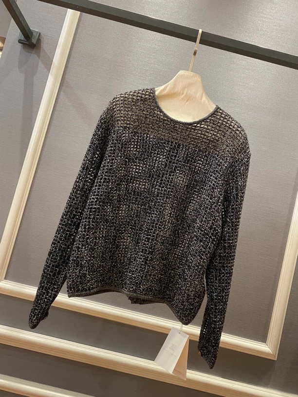 欧都梦·时尚设计感镂空圆领后系扣长袖上衣 253157