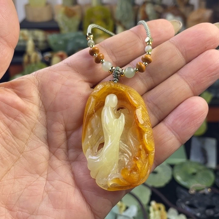 蛇纹石玉颈饰合金