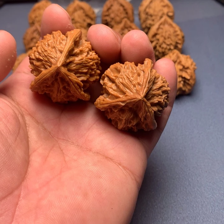 天***罚吊坠文玩核桃三棱