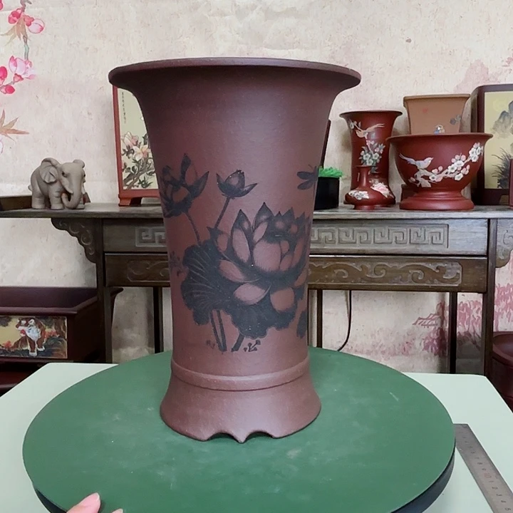紫砂花盆刻绘荷花