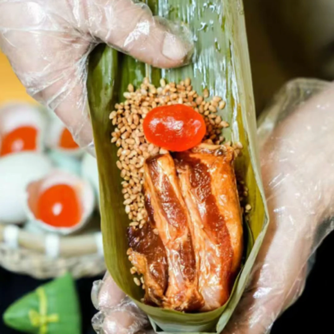 手工肉粽粽子3包6个，每个200克左右（蛋黄肉，板栗肉，梅干菜肉，每种口味两个）夜宵