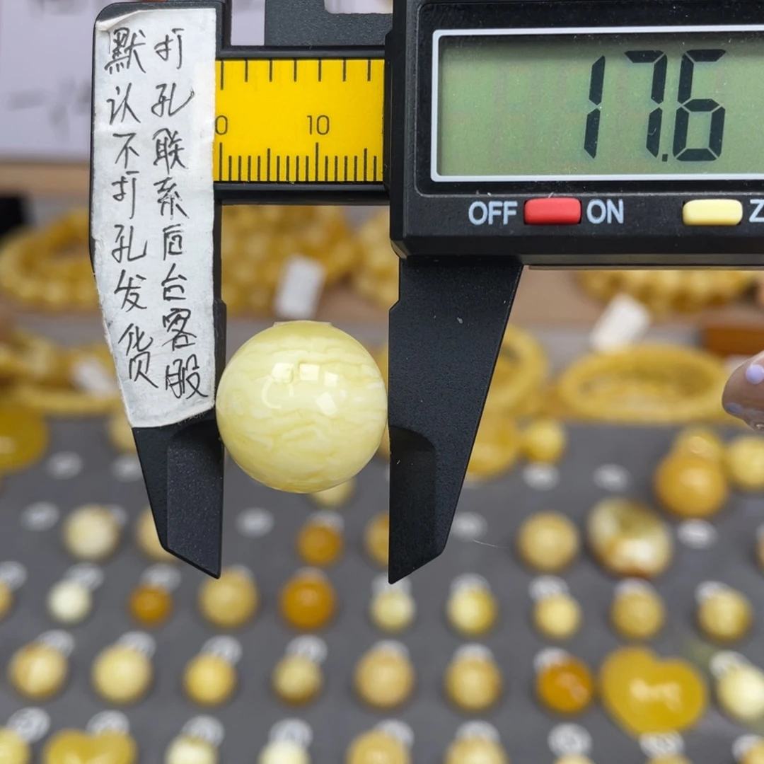 蜜蜡未镶嵌裸石81