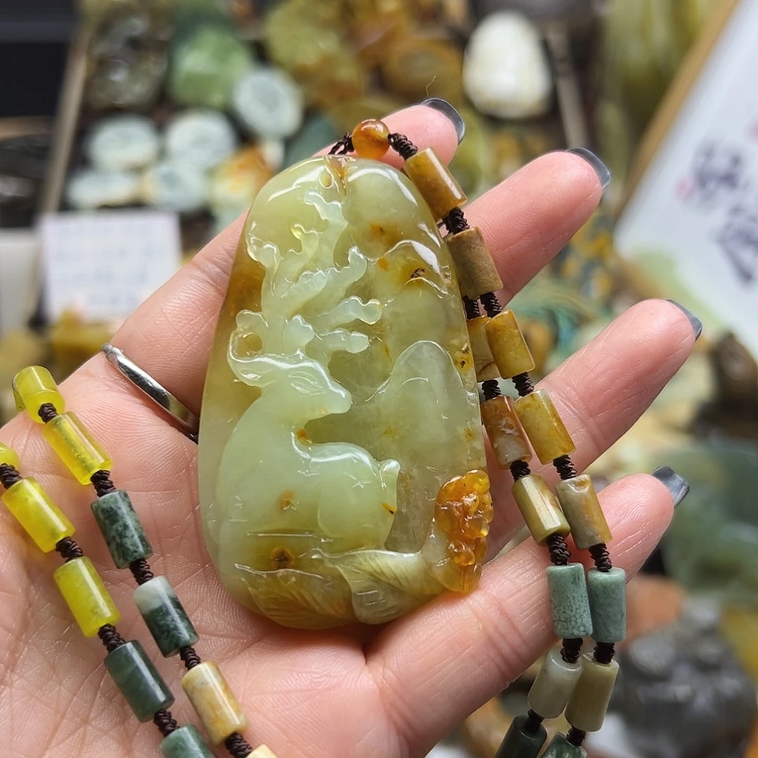 未镶嵌岫玉颈饰花玉小鹿